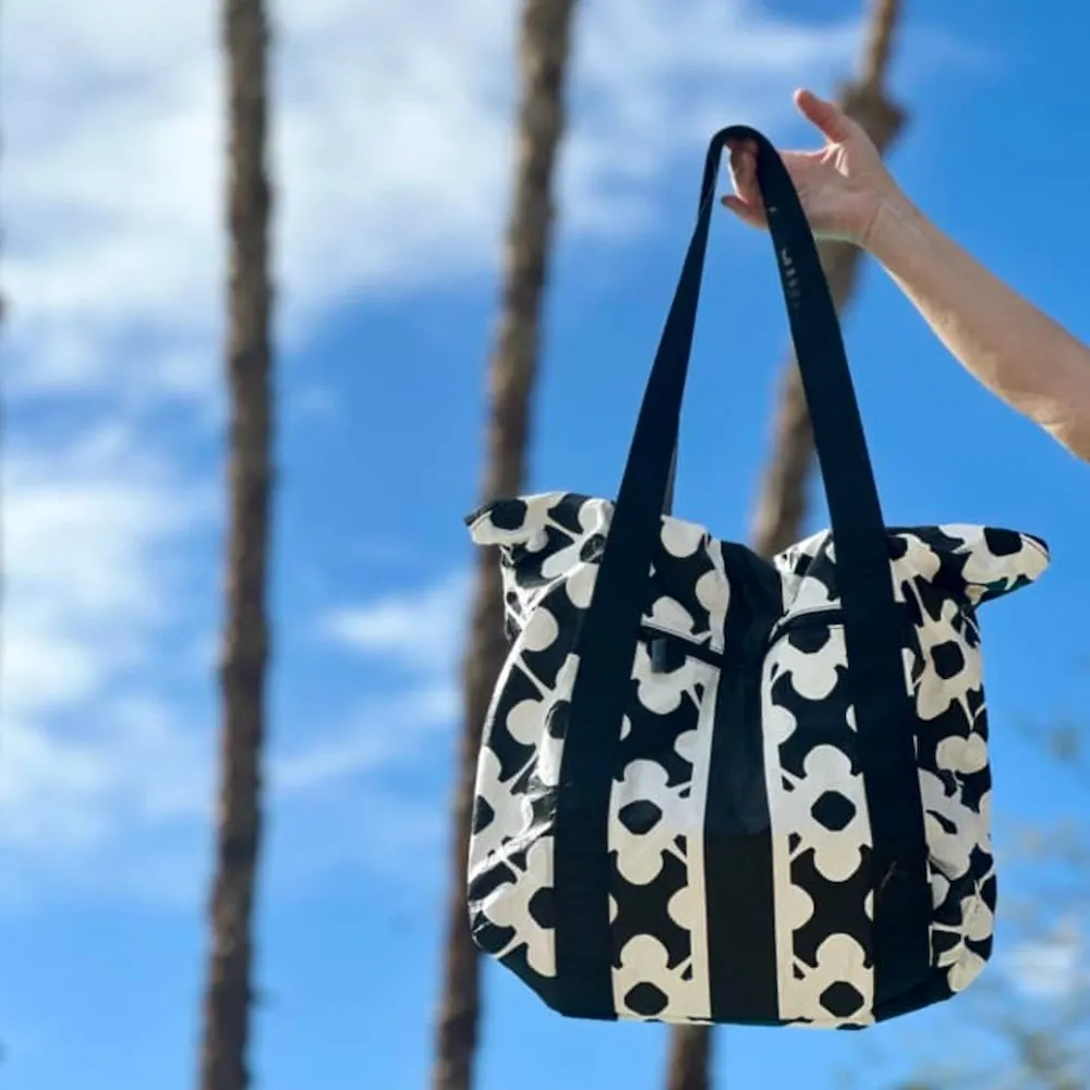 Medium Kona Cove Beach Zipper Tote Bag