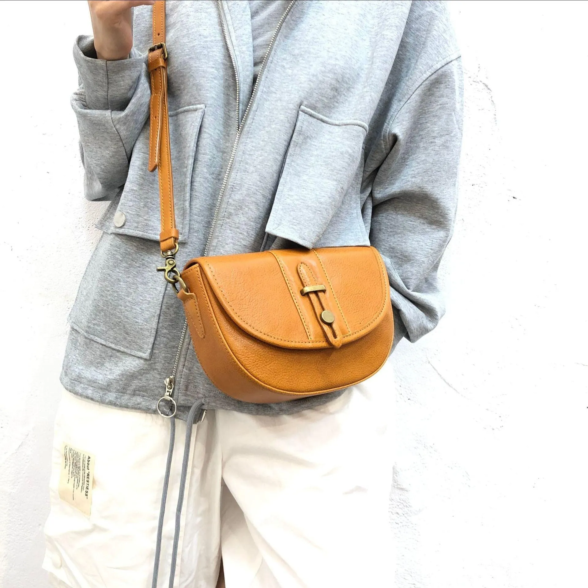 Vintage shoulder bag, Leather crossbody purse, Tan Cute Messenger bag, Everyday trendy crossbody Handcrafted bag, Messenger Purse